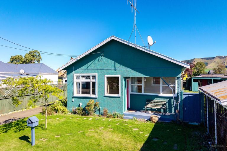 Photo of property in 1 Maude Street, Waimate, 7924