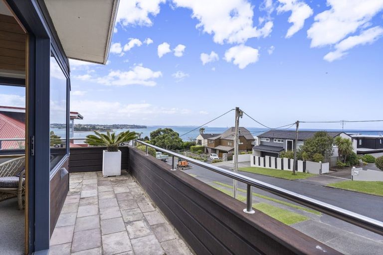Photo of property in 132 Churchill Road, Rothesay Bay, Auckland, 0630
