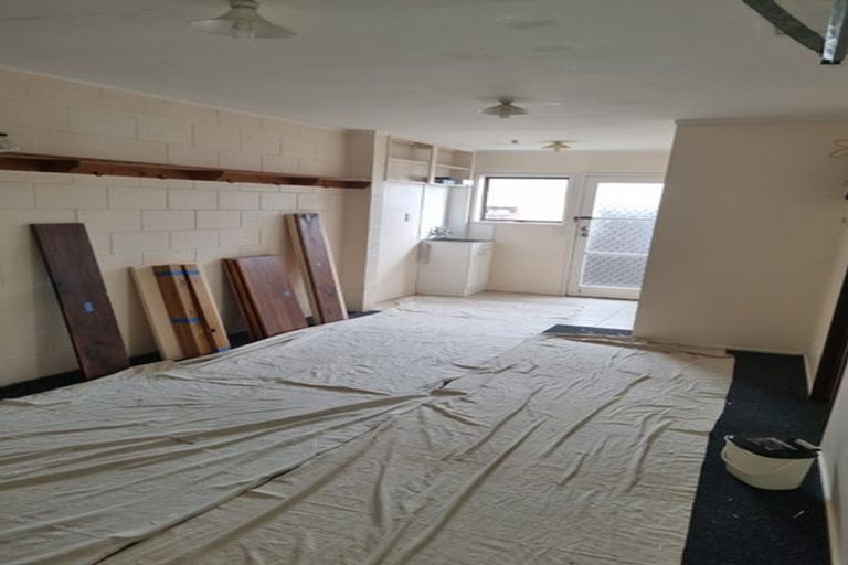 Photo of property in 1/76 Prince Regent Drive, Half Moon Bay, Auckland, 2012