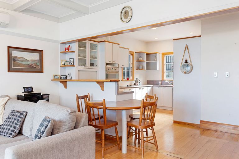 Photo of property in 6 Dudley Road, Lyttelton, 8082