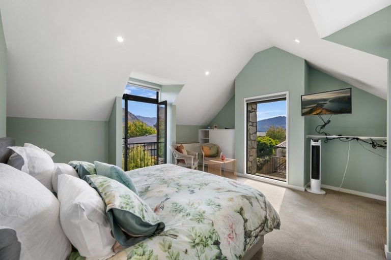 Photo of property in 8b Minaret Ridge, Wanaka, 9305