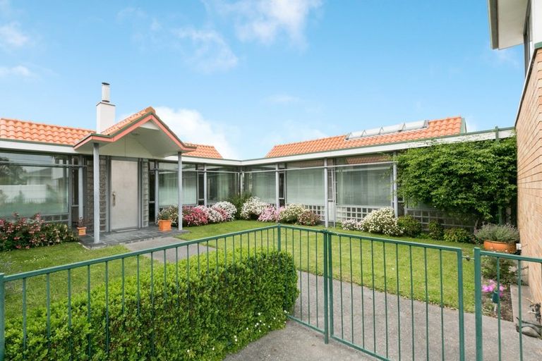 Photo of property in 4a Neeve Place, Taradale, Napier, 4112