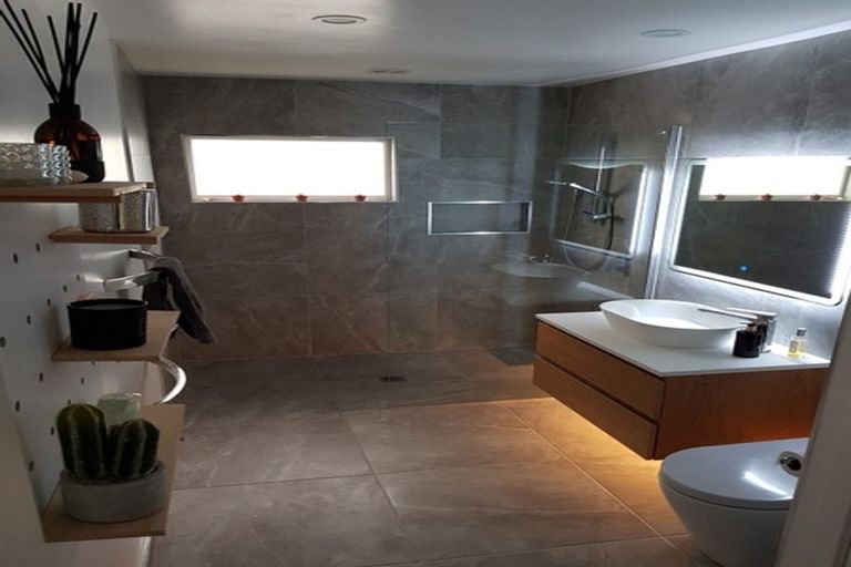 Photo of property in 12 Dallinghoe Crescent, Milford, Auckland, 0620