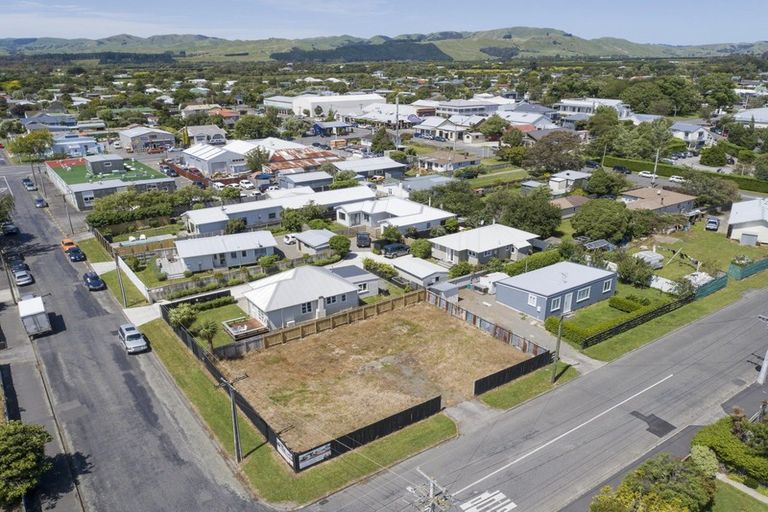 Photo of property in 10 Broadway Street, Martinborough, 5711