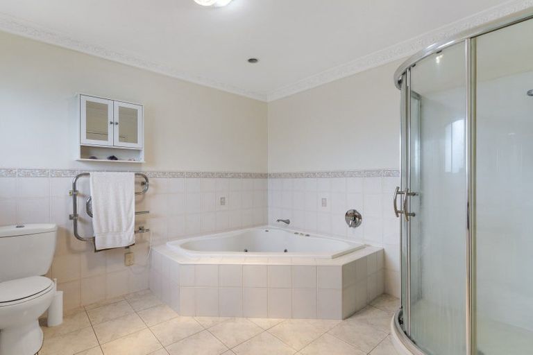 Photo of property in 64 Whitford Road, Botany Downs, Auckland, 2014