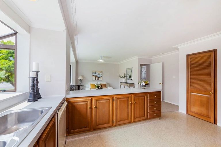 Photo of property in 84 Mirrabooka Avenue, Botany Downs, Auckland, 2010