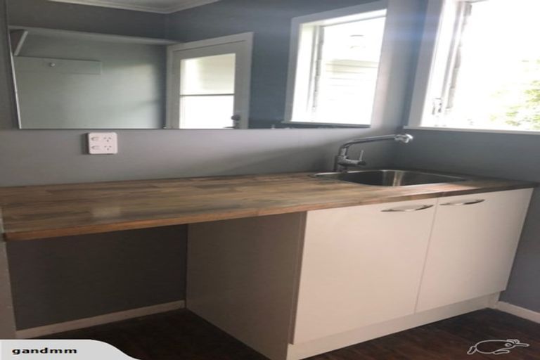 Photo of property in 90 Gloria Avenue, Te Atatu Peninsula, Auckland, 0610