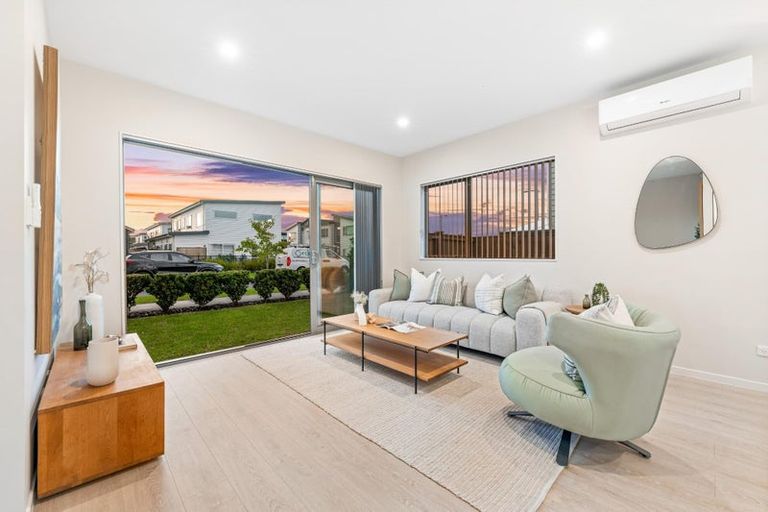 Photo of property in 3 Tarras Road, Kumeu, 0810