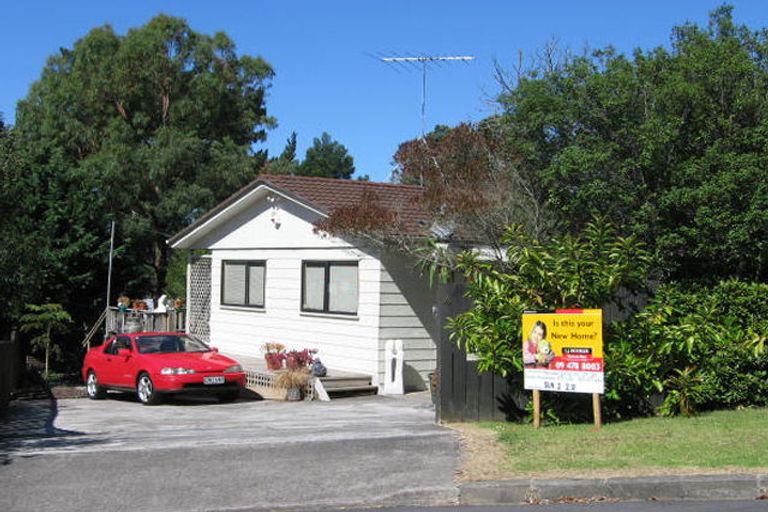 Photo of property in 4 Kirkdale Place, Northcross, Auckland, 0632