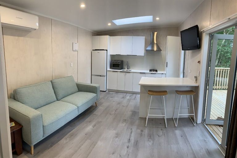 Photo of property in 16 Springtime Crescent, Stanmore Bay, Whangaparaoa, 0932