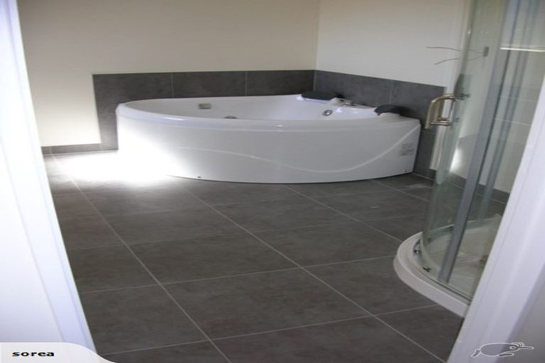 Photo of property in 27 Barry Curtis Place, Levin, 5510