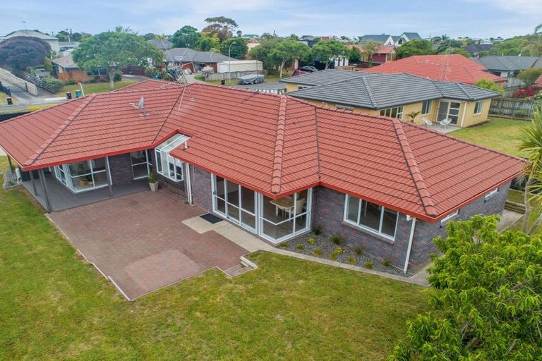 Photo of property in 35 Dalton Drive, Papamoa Beach, Papamoa, 3118
