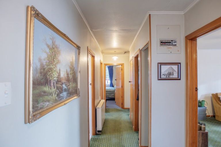 Photo of property in 16 Great North Road, Winton, 9720