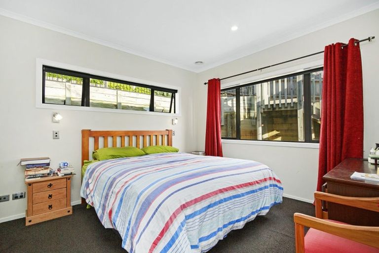 Photo of property in 13 Madeira Close, Whitby, Porirua, 5024