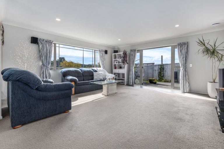 Photo of property in 31 Staithes Drive North, Whitby, Porirua, 5024