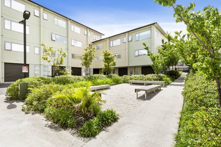 Photo of property in 5/11 Ray Small Drive, Papakura, 2110