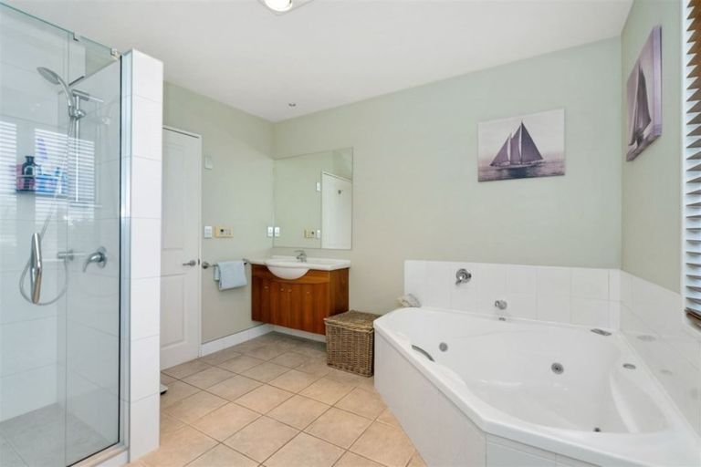 Photo of property in 2 Hogarth Lane, Burnside, Christchurch, 8053