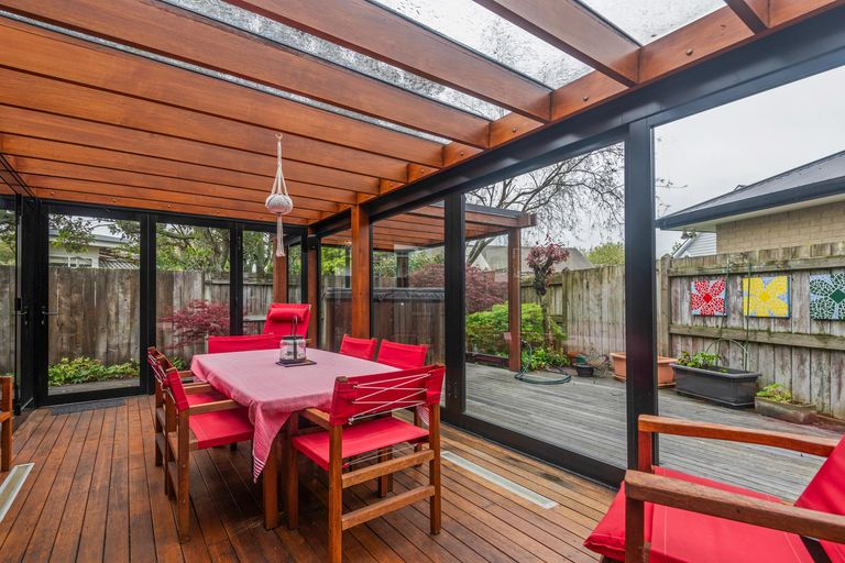 Photo of property in 18 Durham Crescent, Palmerston North, 4414