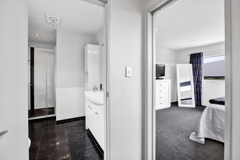 Photo of property in 188 Heta Road, Highlands Park, New Plymouth, 4312