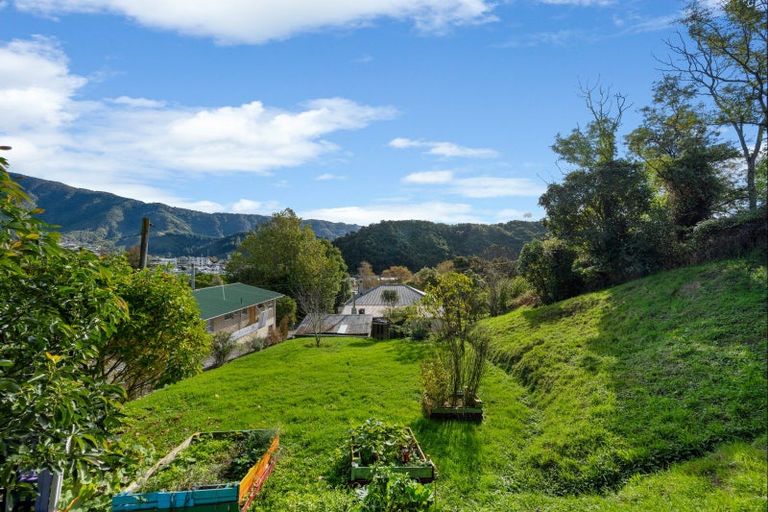 Photo of property in 15 Milton Terrace, Picton, 7220