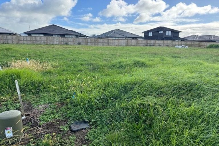 Photo of property in 10 Whata Street, Clarks Beach, 2122