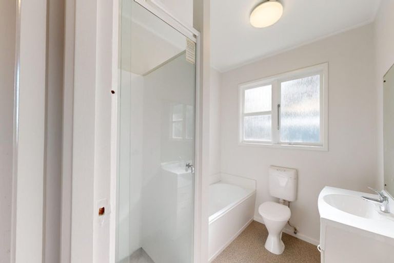 Photo of property in 21 Akaroa Drive, Maupuia, Wellington, 6022