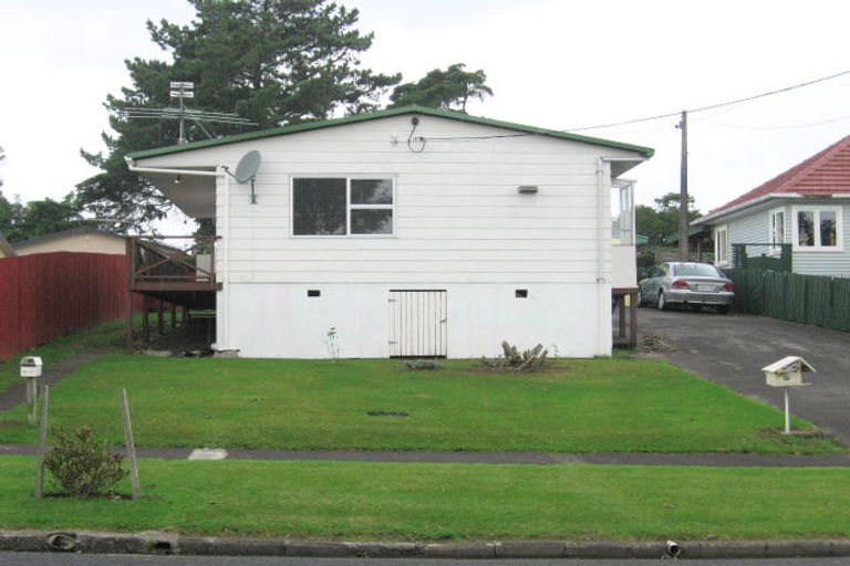 Photo of property in 1/32 Kamara Road, Glen Eden, Auckland, 0602