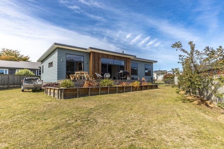 Photo of property in 71 John Norrie Place, Motuoapa, 3382