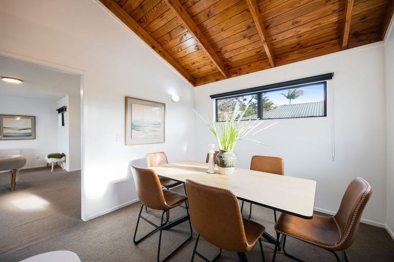 Photo of property in 40 Elliston Crescent, Stanmore Bay, Whangaparaoa, 0932
