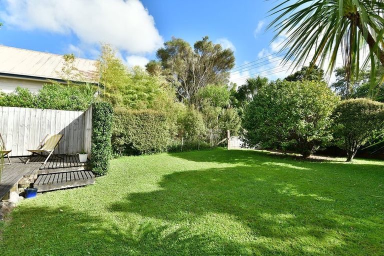 Photo of property in 15 North Crescent, Kaukapakapa, 0873