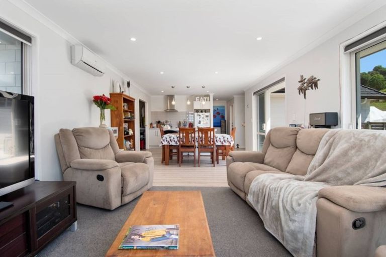 Photo of property in 22 Lakeside Terrace, Omokoroa, 3114