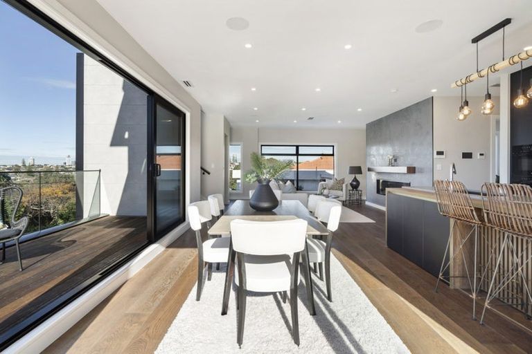 Photo of property in 20 Beach Road, Castor Bay, Auckland, 0620