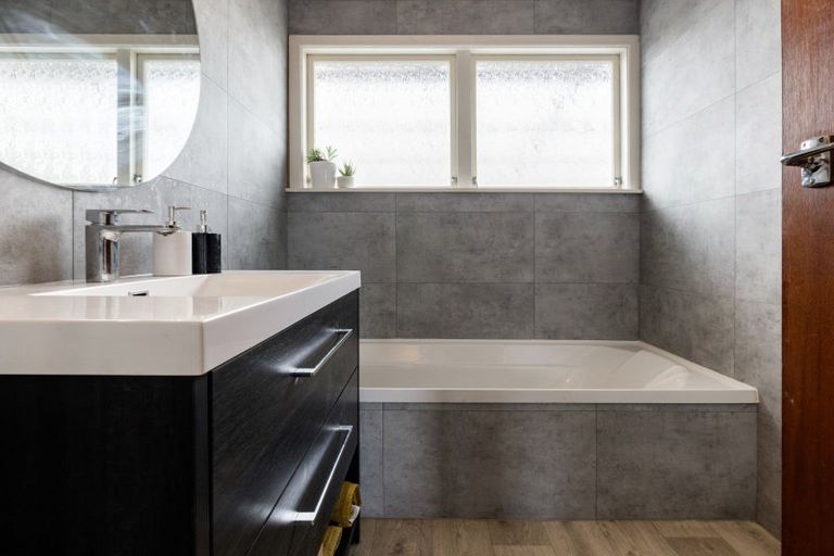 Photo of property in 77 Pohutukawa Drive, Pukete, Hamilton, 3200