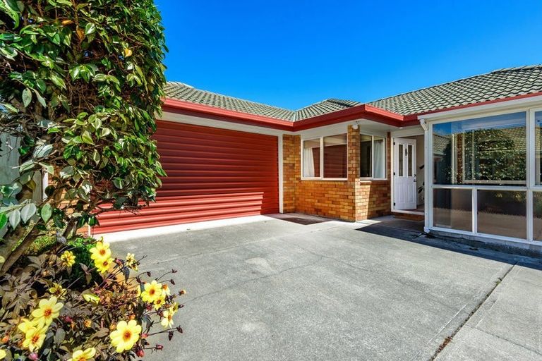 Photo of property in 7b Ronald George Place, Parklands, Christchurch, 8083