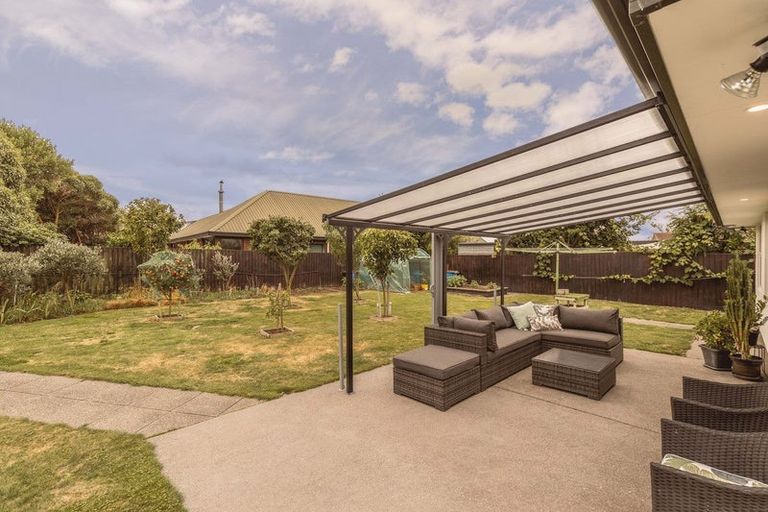 Photo of property in 44 Queenspark Drive, Parklands, Christchurch, 8083