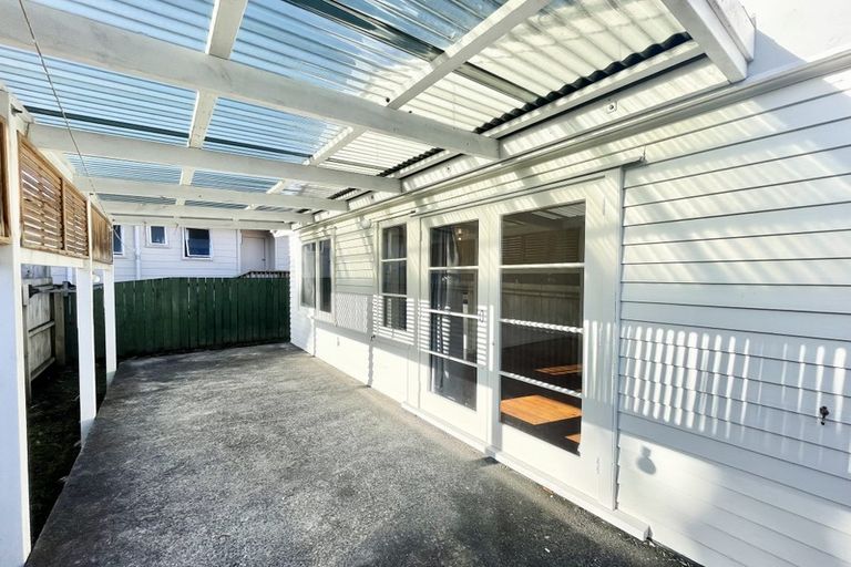Photo of property in 11 Surrey Street, Manurewa, Auckland, 2102