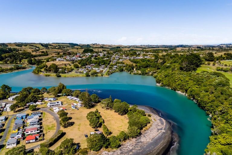 Photo of property in 31 Whakapaki Street, Urenui, 4375