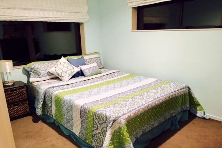 Photo of property in 22 Percy Kinsman Crescent, Riverstone Terraces, Upper Hutt, 5018