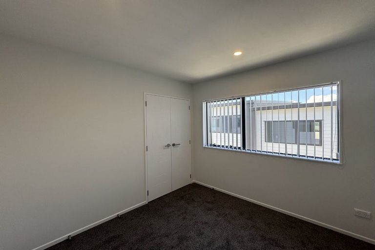 Photo of property in 2/17 Barneys Farm Road, Clendon Park, Auckland, 2103