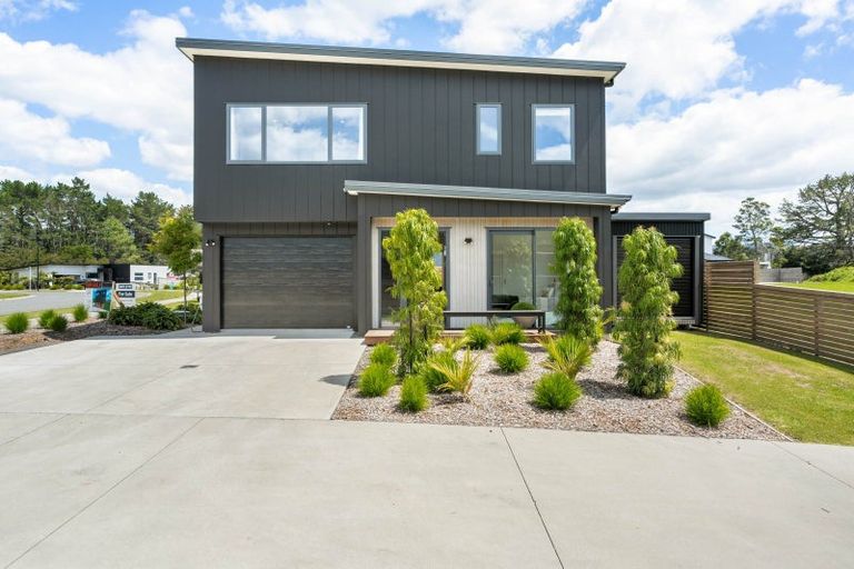 Photo of property in 18 Pinnacles Lane, Pauanui, 3579