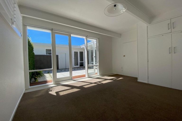 Photo of property in 3/252 Hurstmere Road, Takapuna, Auckland, 0622