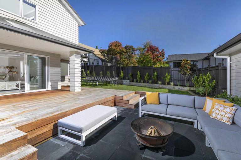 Photo of property in 29d Greenhithe Road, Greenhithe, Auckland, 0632