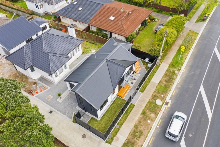 Photo of property in 54d Te Atatu Road, Te Atatu South, Auckland, 0610