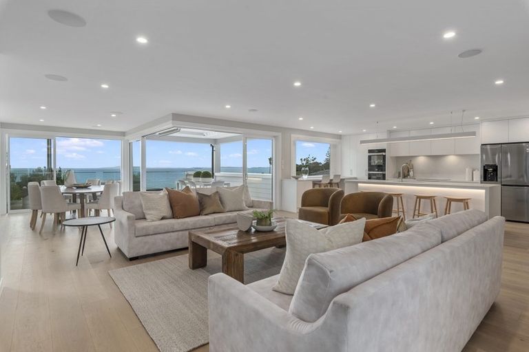 Photo of property in 76 Churchill Road, Murrays Bay, Auckland, 0630