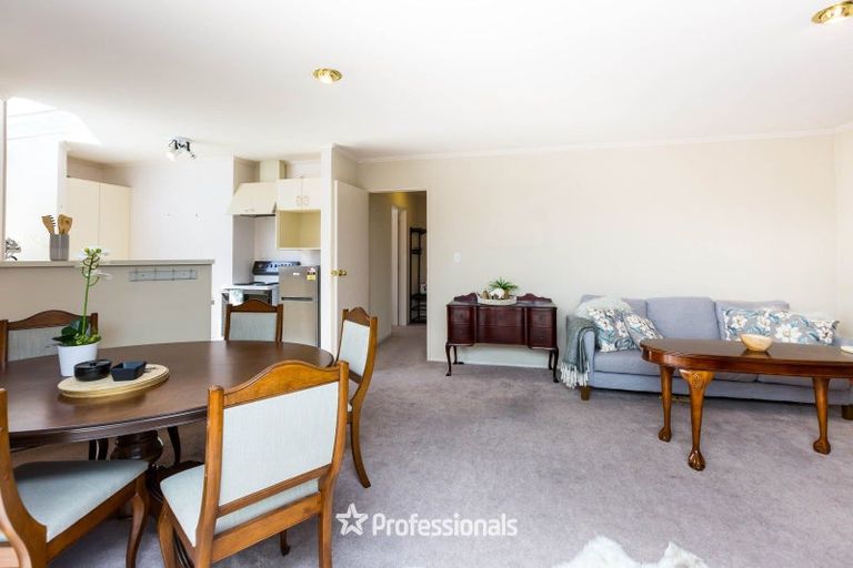 Photo of property in 1/4 Comeskey Grove, Elderslea, Upper Hutt, 5018
