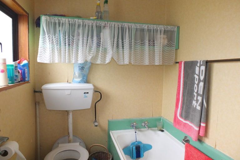 Photo of property in 28 Roore Street, Foxton Beach, Foxton, 4815