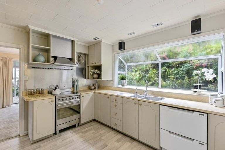 Photo of property in 21 Southern Cross Crescent, Island Bay, Wellington, 6023