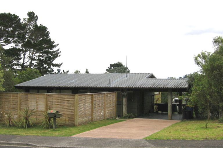 Photo of property in 9 Telstar Place, Beach Haven, Auckland, 0626