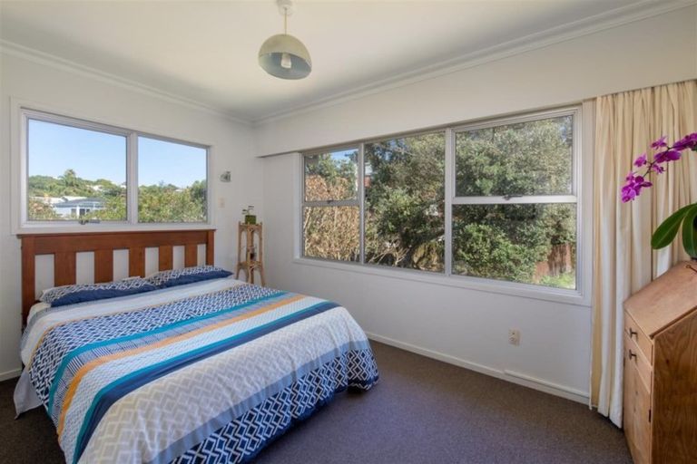 Photo of property in 32 Manly Esplanade, Browns Bay, Auckland, 0630