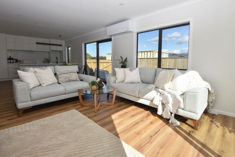 Photo of property in 4 Macrocarpa Lane, Carterton, 5713